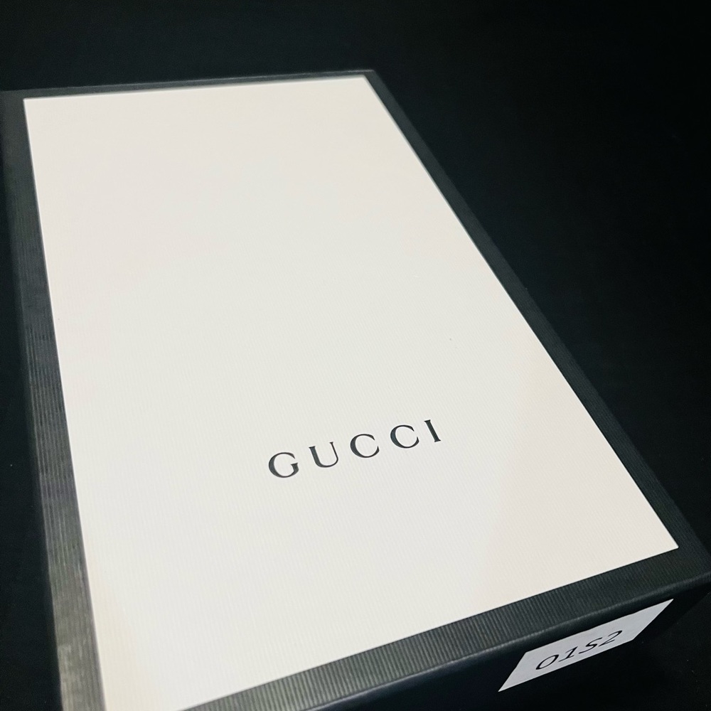 Gently worn Women’s Gucci “Loved” sneakers. Gucci size 40 or US size 10. Worn 2x